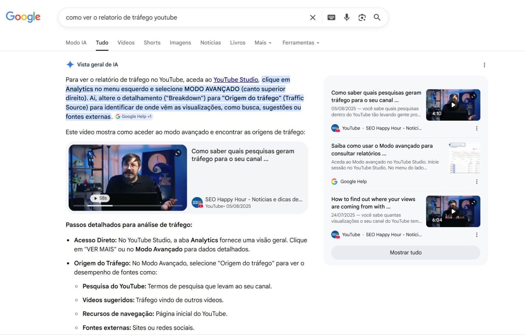 Captura de tela de uma busca no Google pela frase "como ver o relatório de tráfego youtube". A página exibe uma AI Overview com instruções passo a passo para acessar o relatório de tráfego no YouTube Studio. A resposta da IA inclui um vídeo em destaque do canal SEO Happy Hour, publicado em 05/08/2025. No painel lateral direito, aparecem três resultados em vídeo relacionados, dois do canal SEO Happy Hour e um do Google Help.