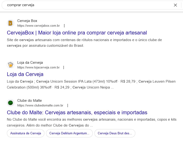 Captura de tela da tela do Google para a palavra-chave "comprar cerveja", mostrando três sites de e-commerce diferentes no topo dos resultados orgânicos