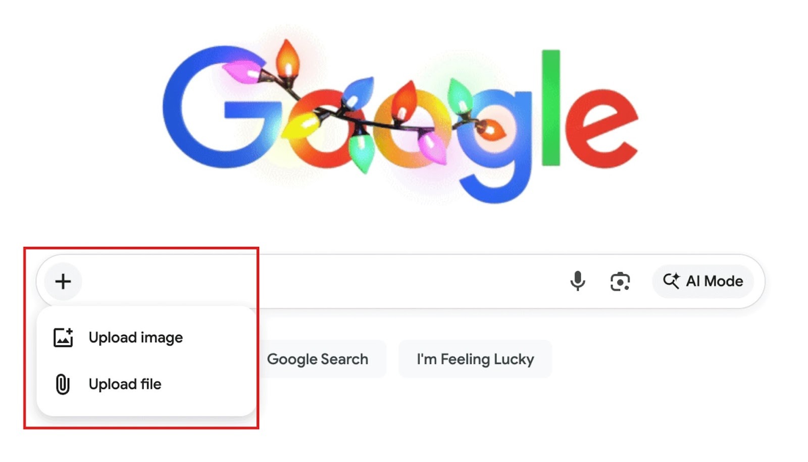 Interface da página inicial do Google mostrando o botão “+” dentro da barra de pesquisa, que abre opções para enviar imagem ou arquivo, destacadas em um menu suspenso.