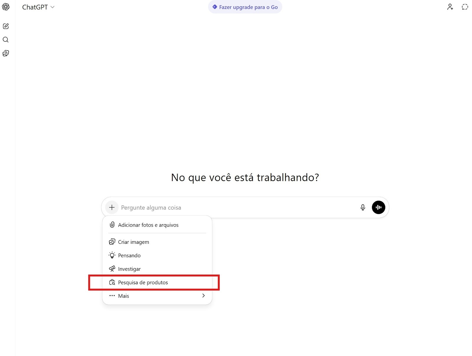 Tela inicial do ChatGPT com o menu de ações aberto, com a opção “Pesquisa de produtos” destacada em vermelho na parte inferior do menu.