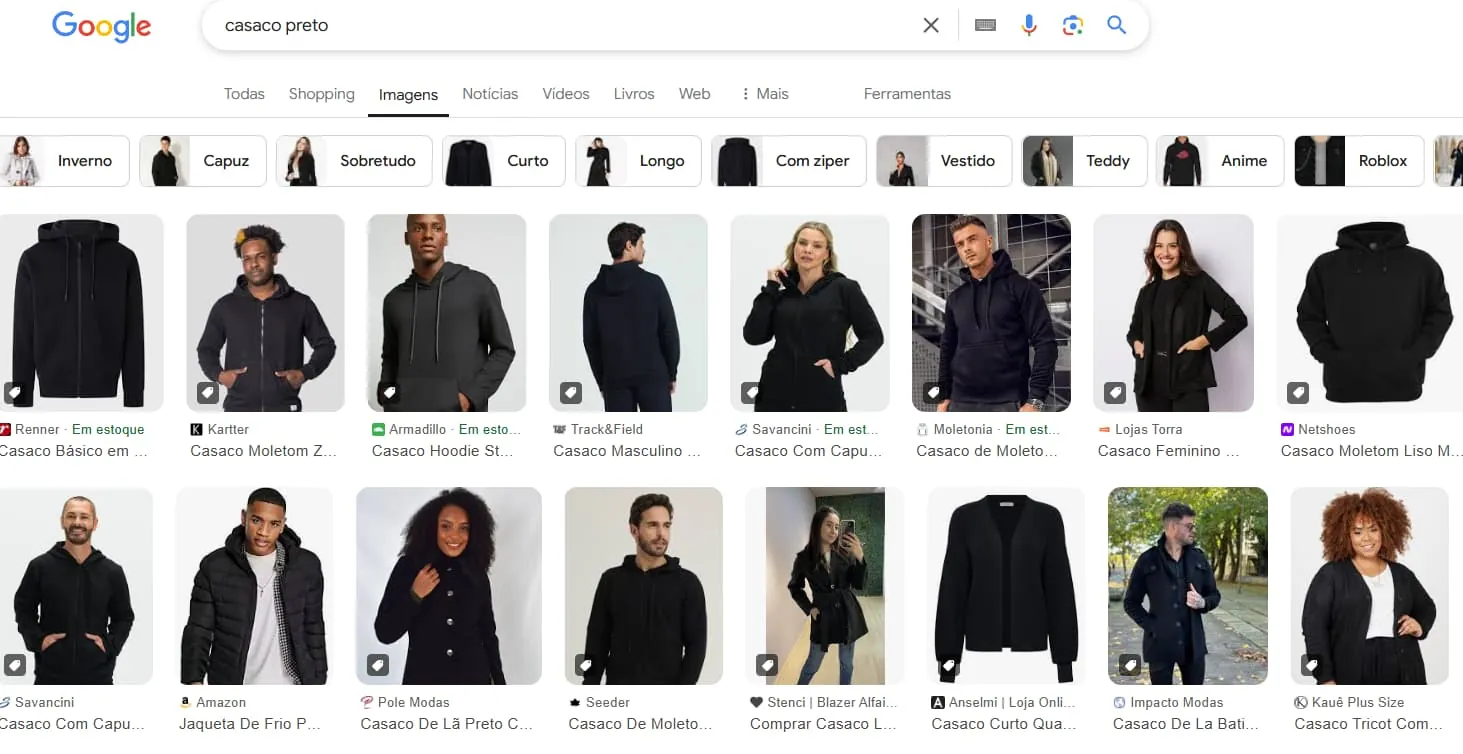Captura de tela da pesquisa do Google Imagens para "casaco preto", que mostra uma sequência de resultados de imagens de e-commerces