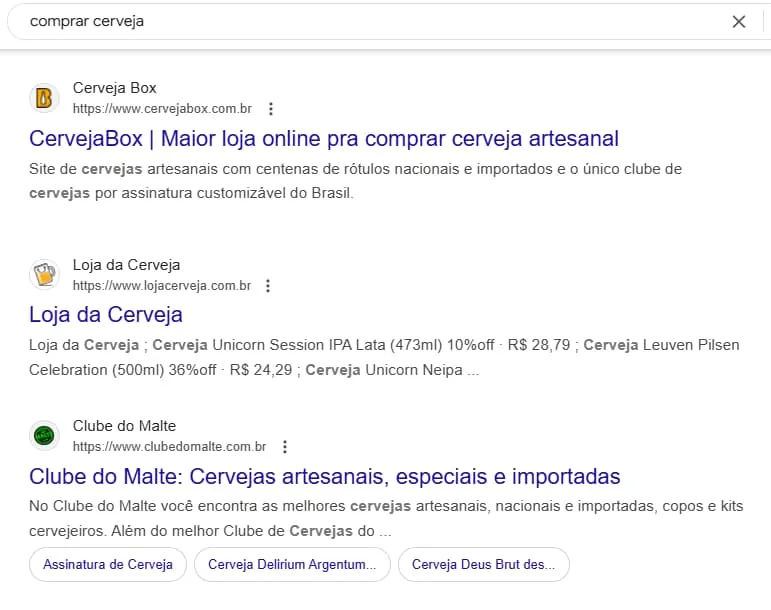 Captura de tela da tela do Google para a palavra-chave "comprar cerveja", mostrando três sites de e-commerce diferentes no topo dos resultados orgânicos